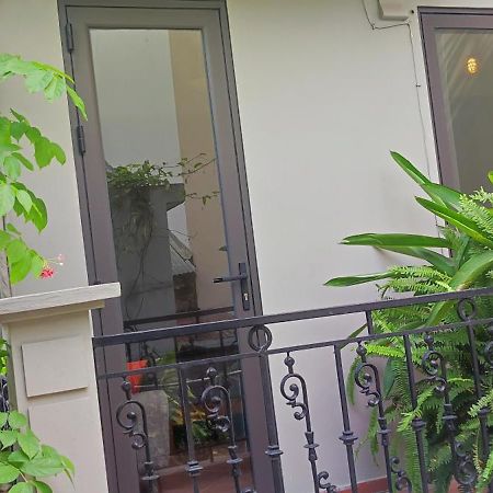 T Home Balcony Homestay ハノイ市 エクステリア 写真