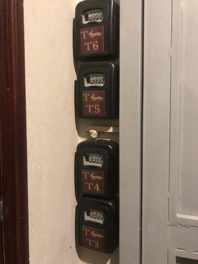 T Home Balcony Homestay ハノイ市 エクステリア 写真