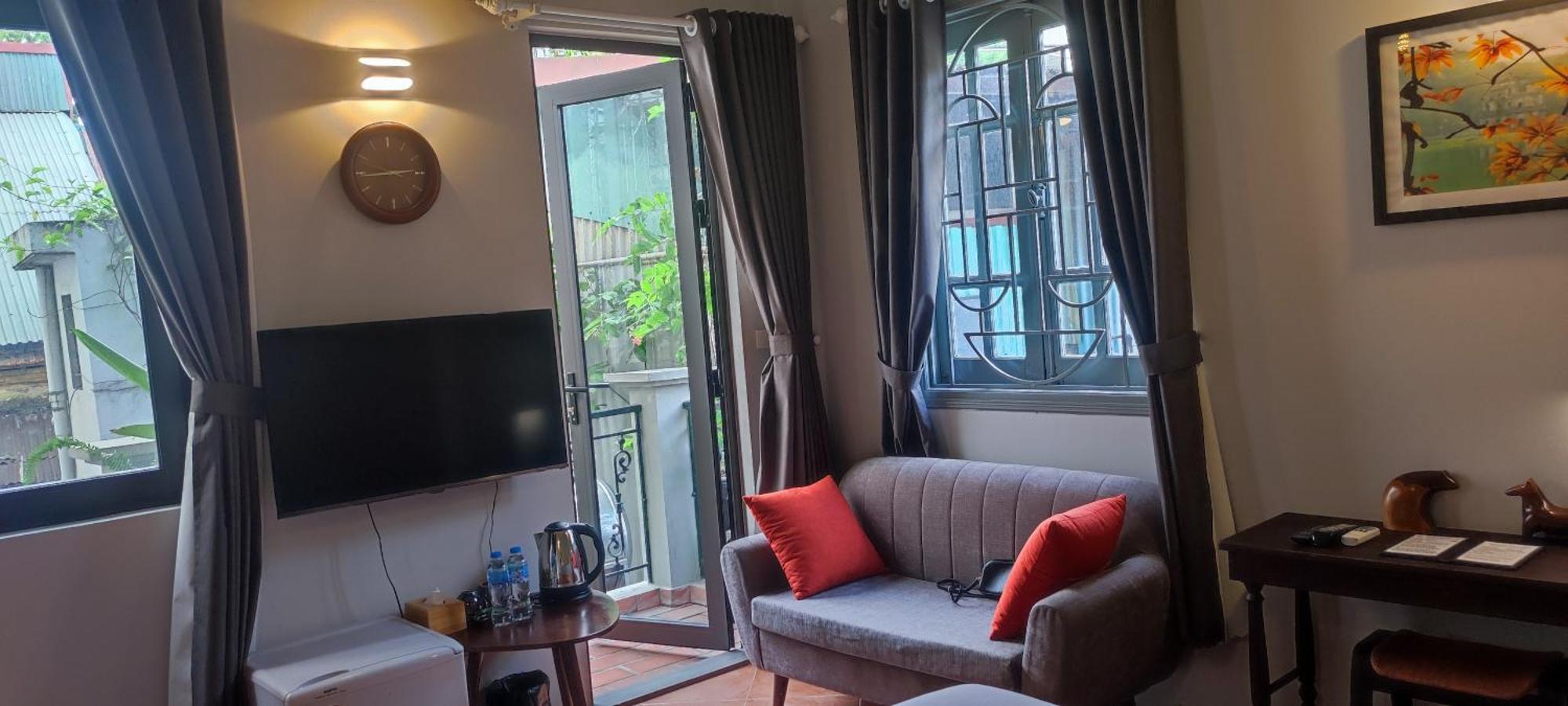 T Home Balcony Homestay ハノイ市 エクステリア 写真